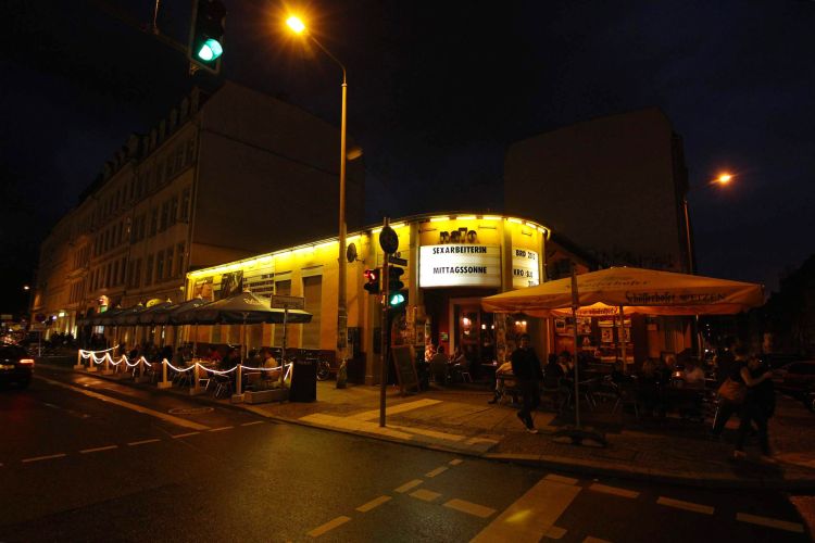 Unsere naTo bei Nacht